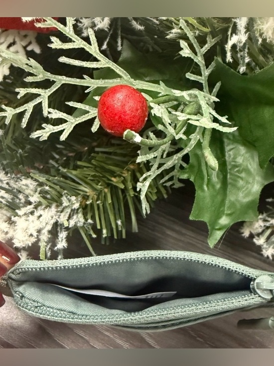 Lululemon True Identity Card Case One Size Gray Eucalyptus - Pre-owned - Picture 8 of 8